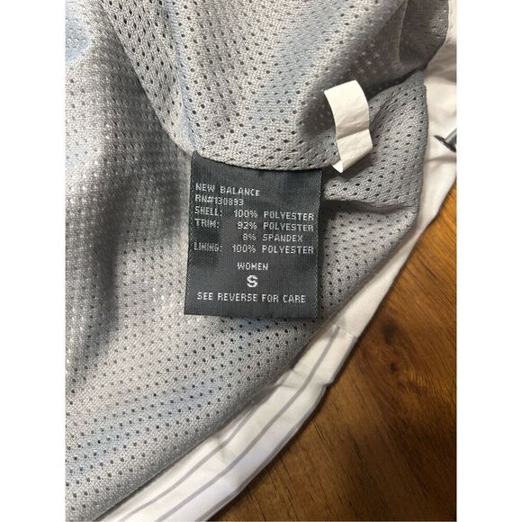 New Balance Women’s Gray White Striped Windbreaker Jacket Full Zip Size Small - Picture 9 of 11
